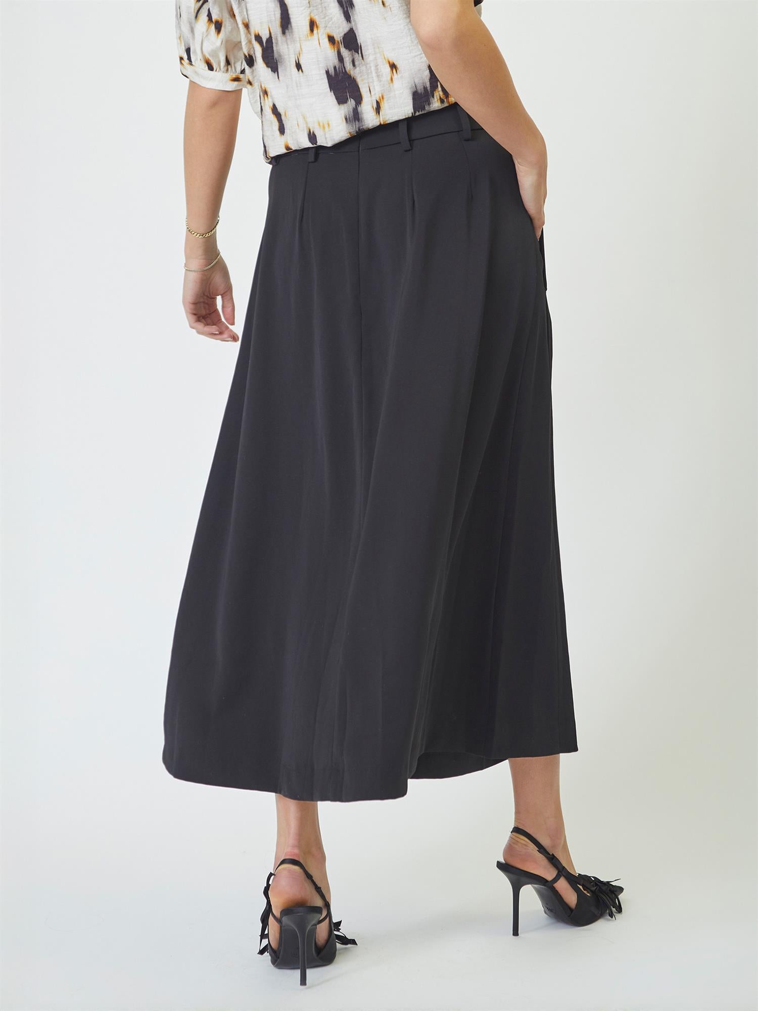 Anya pleat skirt