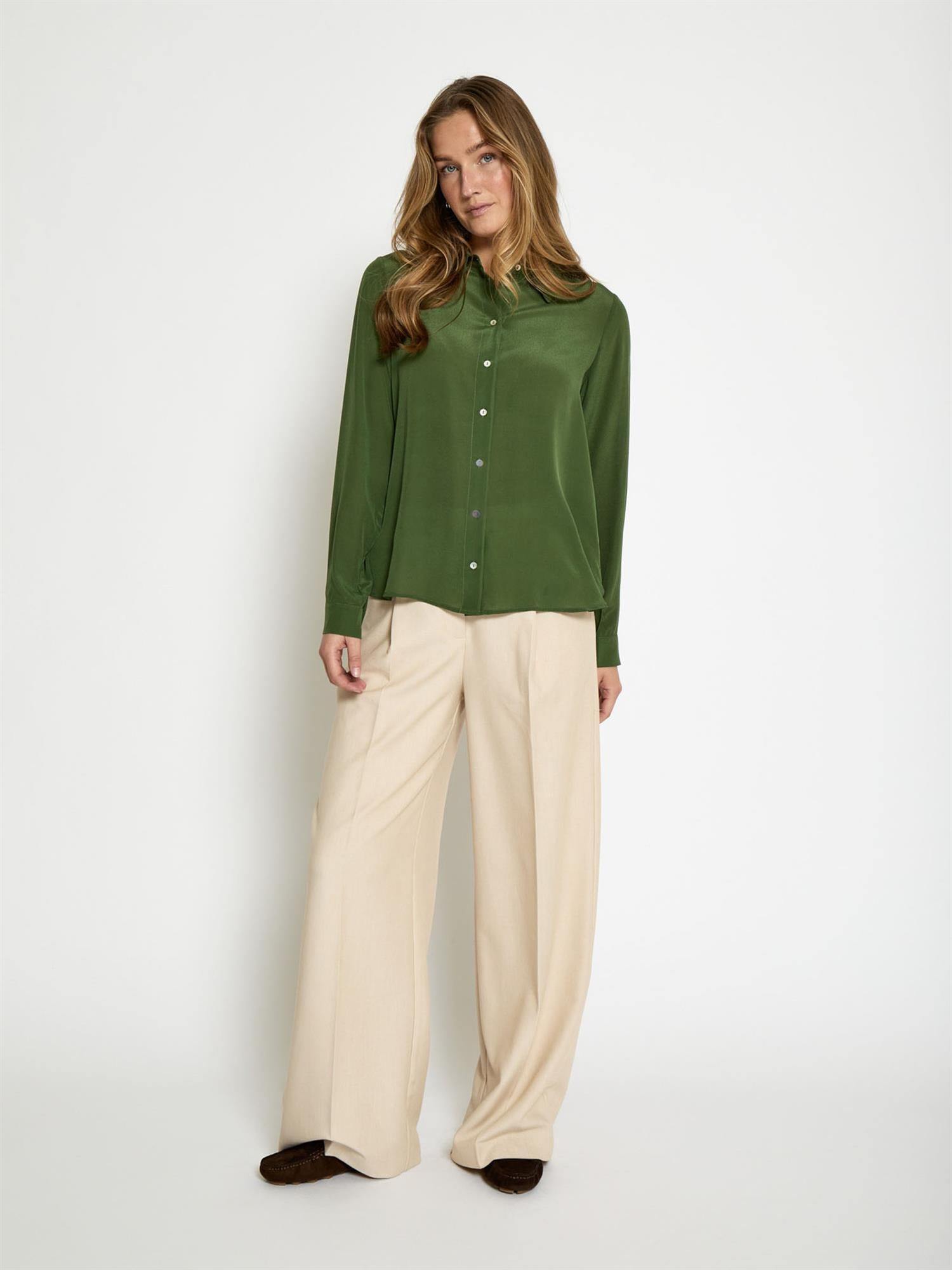 Caty silk shirt 2 - Mørkegrønn