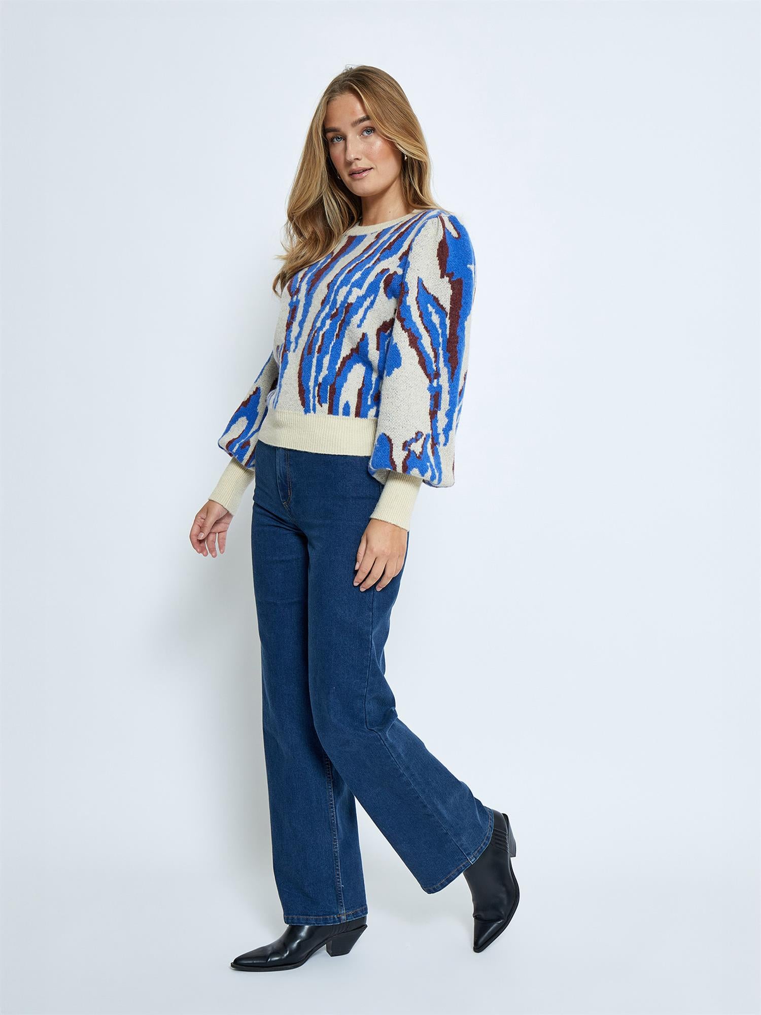 Floria Round Neck Knit Pullover